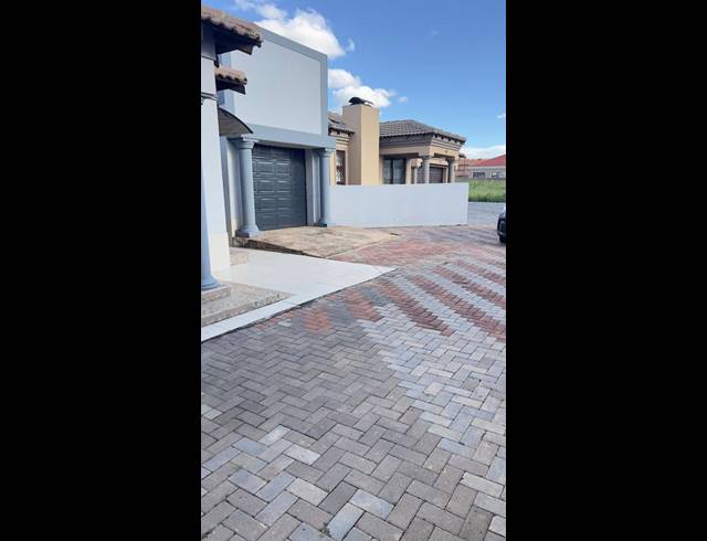 3 BEDROOM HOUSE FOR SALE IN THE ORCHARDS